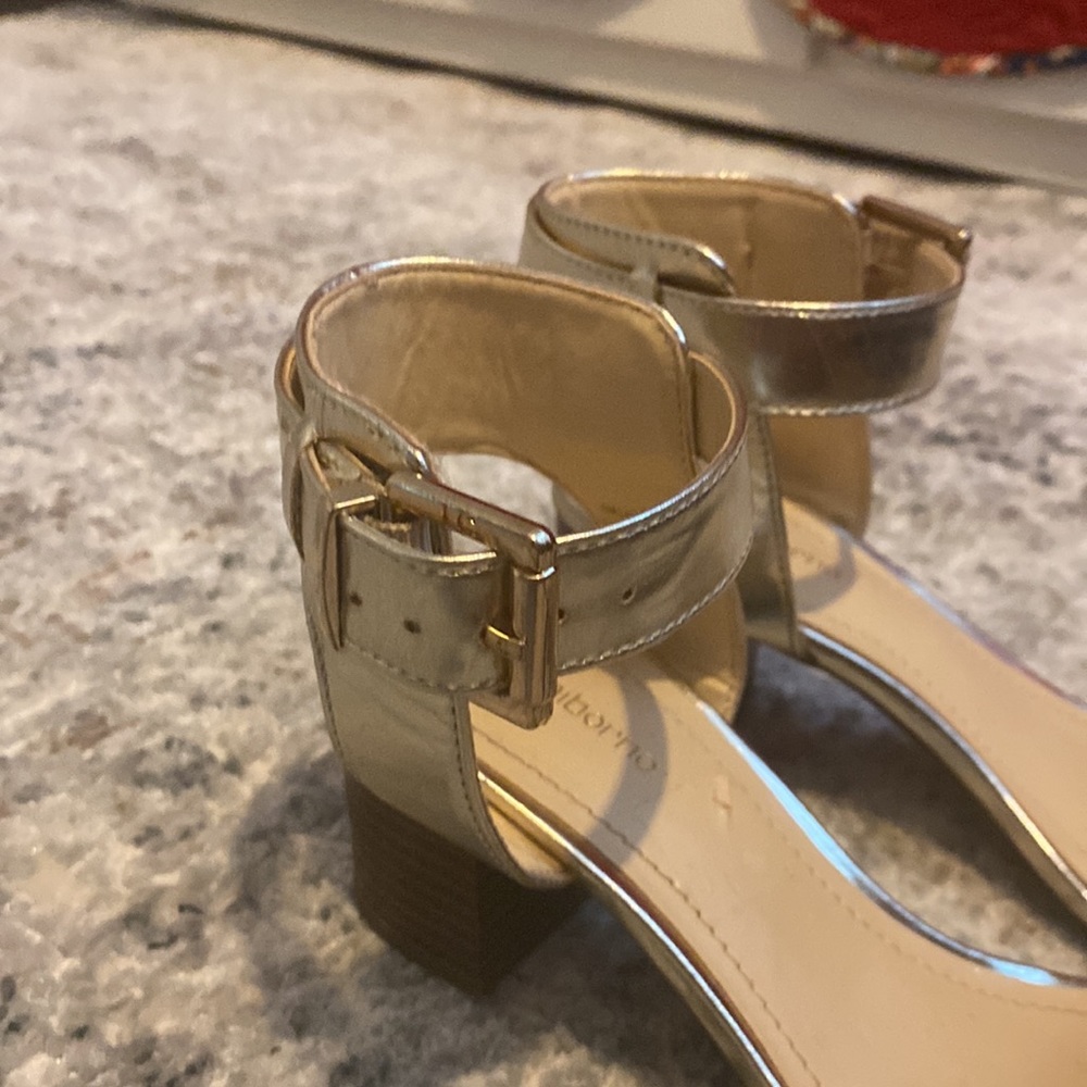 Liz Claiborne Gold Metallic heeled sandal, Size 5 - Women’s - Picture 7 of 13